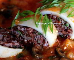 Кальмар, фаршированный красным рисом