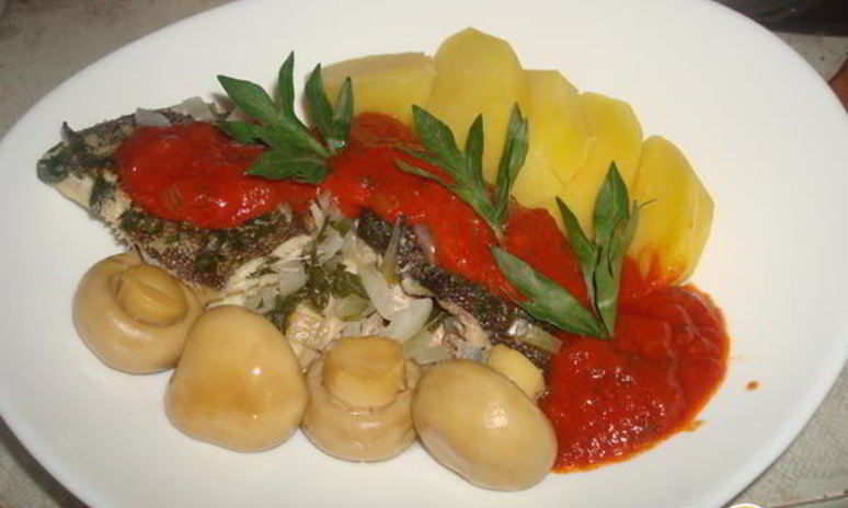 Рецепт камбалы в белом вине с томатным соусом