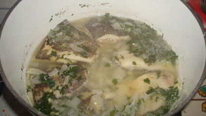 камбала в белом вине с томатным соусом