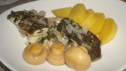 камбала в белом вине с томатным соусом