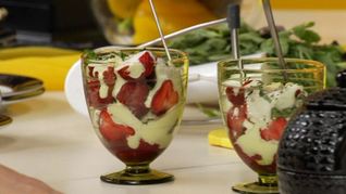 Клубника и маскарпоне с базиликом