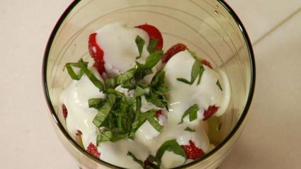 клубника и маскарпоне с базиликом