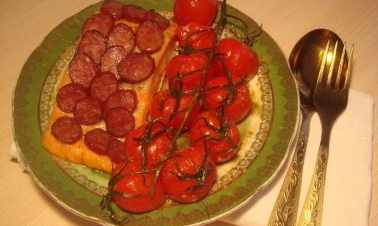 Рецепт красной рыбы в чешуе из копченых колбасок