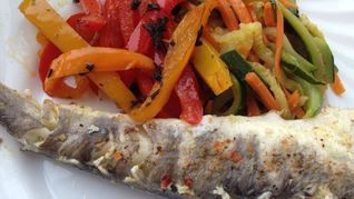 Ледяная запеченая в духовке с овощным гарниром