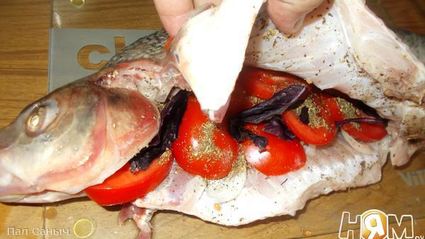 лещ, запеченный с овощами