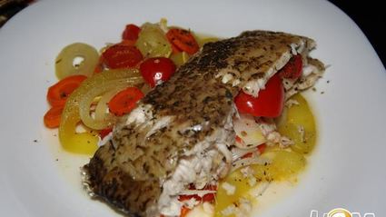 лещ, запеченный с овощами