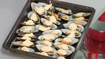 мидии, запеченные под майонезным соусом