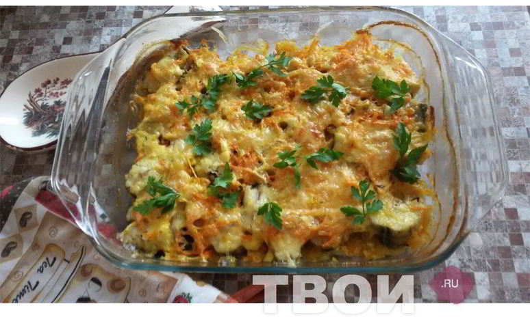 Рецепт минтая в духовке с луком и морковью под сырной корочкой