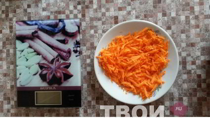 минтай в духовке с луком и морковью под сырной корочкой