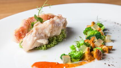 морской окунь с лисичками