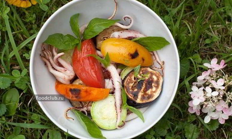 Рецепт щупальцев кальмара с овощами на гриле