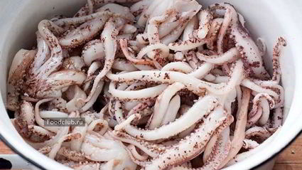 щупальца кальмара с овощами на гриле