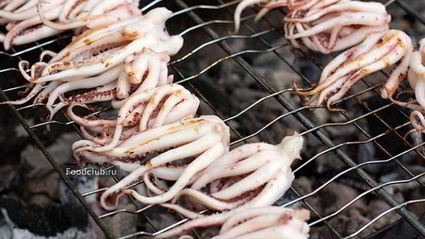 щупальца кальмара с овощами на гриле