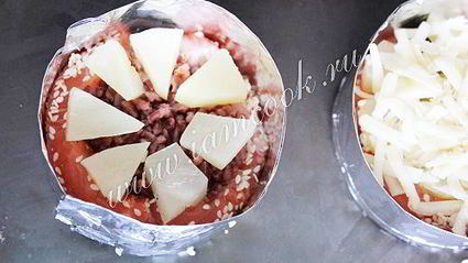 семга запеченная с ананасом и сыром