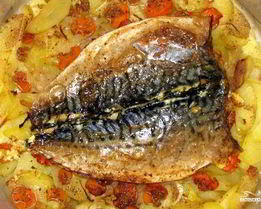 Скумбрия в духовке с картофелем