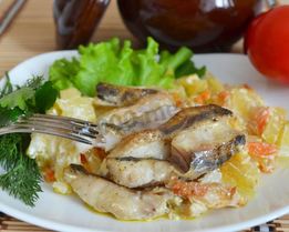 Скумбрия в майонезе в духовке запеченная с луком в фольге