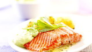 Тушенное рыбное филе с овощами по лимонным соусом