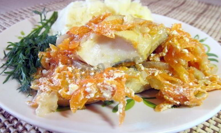 Рецепт тушеного минтая с луком и морковью