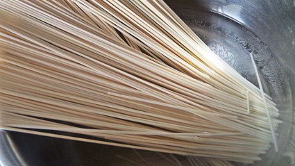 запеченная скумбрия с японской лапшой