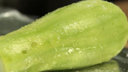 жареный карп с кабачковой икрой и сосновыми иголками