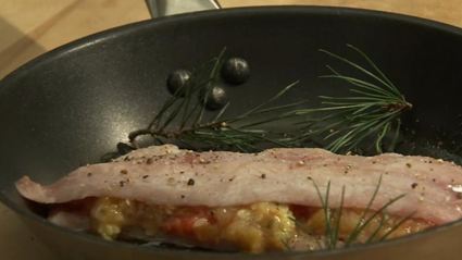 жареный карп с кабачковой икрой и сосновыми иголками