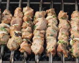Классический свиной шашлык на маринаде из майонеза
