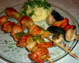 Куриный шашлык по-домашнему с грибами и ананасами
