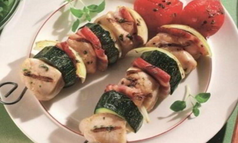 Рецепт куриного шашлыка с цуккини и луком