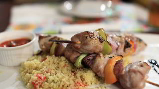 Шашлычки из барашка с кускусом и овощами