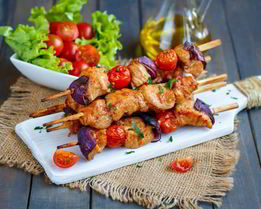 Шашлычки из индейки на шпажках в духовке