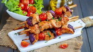 Шашлычки из индейки на шпажках в духовке