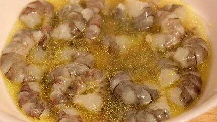 шашлычки из креветок с кунжутом