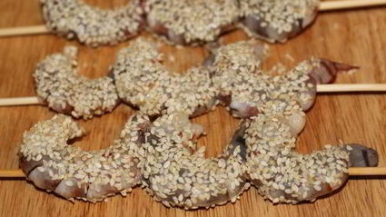 шашлычки из креветок с кунжутом