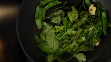 шашлычок из куриного филе с кокосовым супом