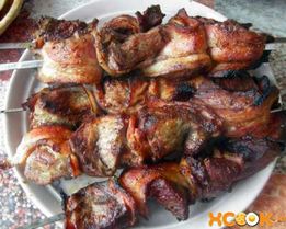 Шашлык из говядины в беконе