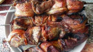 Шашлык из говядины в беконе