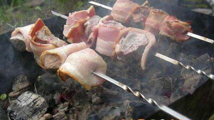 шашлык из говядины в беконе