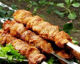 Шашлык из индейки с салом