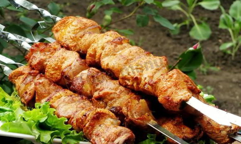 Рецепт шашлыка из индейки с салом