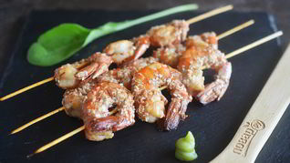 Шашлык из креветок с кунжутом