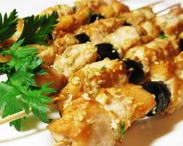 Шашлык из курицы с маслинами в соевом маринаде