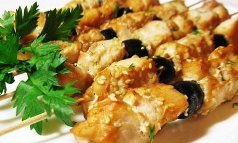 Рецепт шашлыка из курицы с маслинами в соевом маринаде