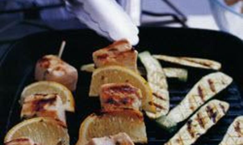 Рецепт шашлыка из рыбы-меч с жареными кабачками