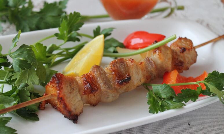 Рецепт шашлыка из свинины с лимоном и луком