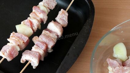 шашлык из свинины с лимоном и луком