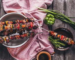 Шашлык из свинины с овощами