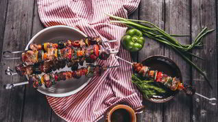 Шашлык из свинины с овощами