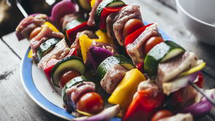 шашлык из свинины с овощами