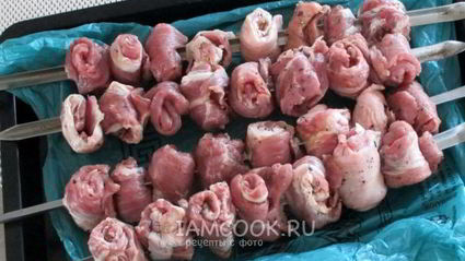 шашлык из свинины в виде рулетиков