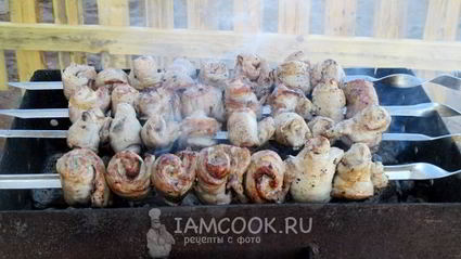 шашлык из свинины в виде рулетиков